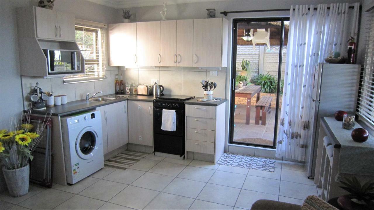 See Rus Self Catering Unit In Westbrook Kzn Private Neat And Cosy エクステリア 写真
